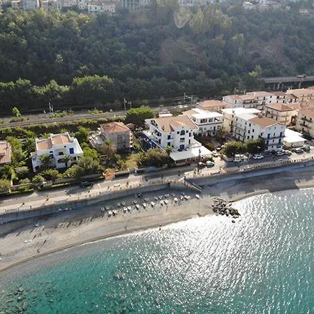 فندق Sea Garden 3*